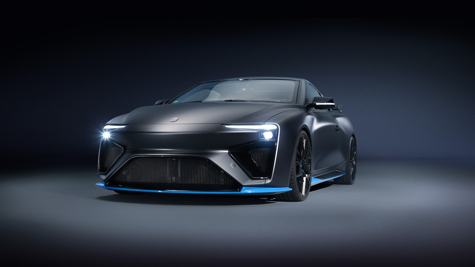 20200515_18_Roland_Gumpert_Nathalie_First_Edition_Exterior_L-Side_Front_Light